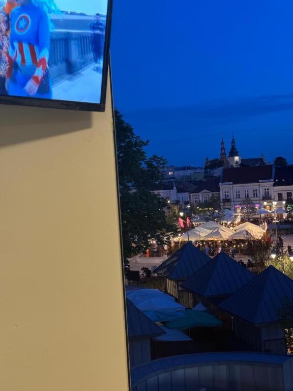 Hotelowe Pokoje Paris -Rynek Centrum- City One Kielce Exterior photo