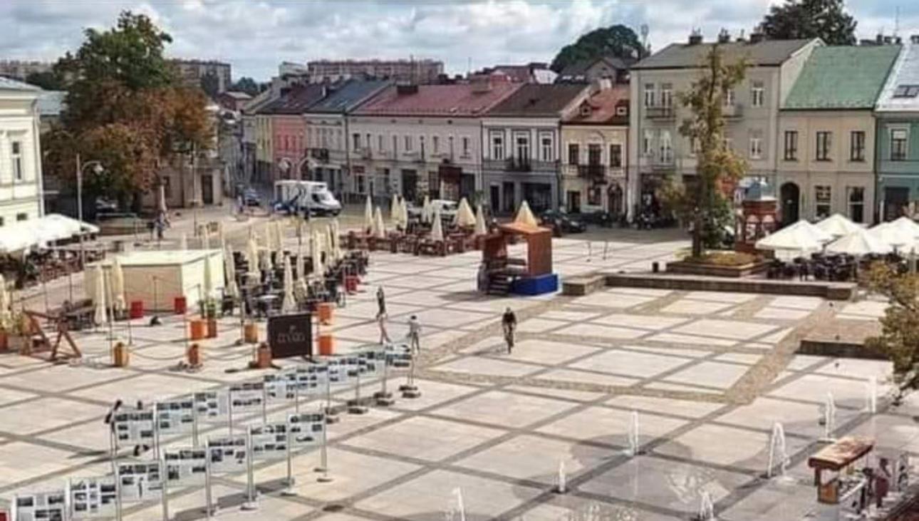 Hotelowe Pokoje Paris -Rynek Centrum- City One Kielce Exterior photo